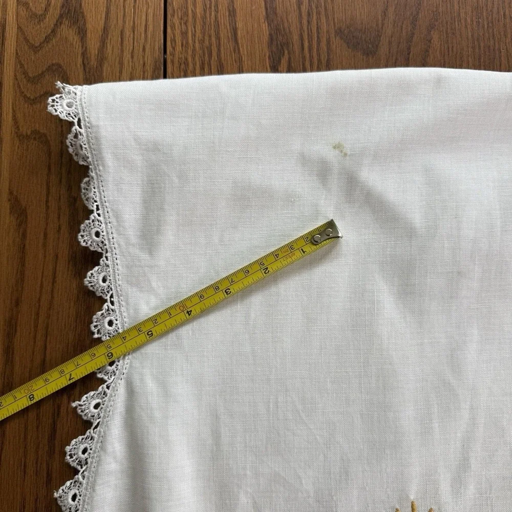 Vtg Hand-Embroidered Floral Linen Table Runner With Lace Tatted Edging 34